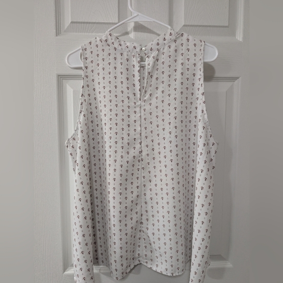 Loft XL Sleeveless Blouse, Mock Neck Keyhole‎ Back, White With Navy/Red Pattern - Picture 3 of 3